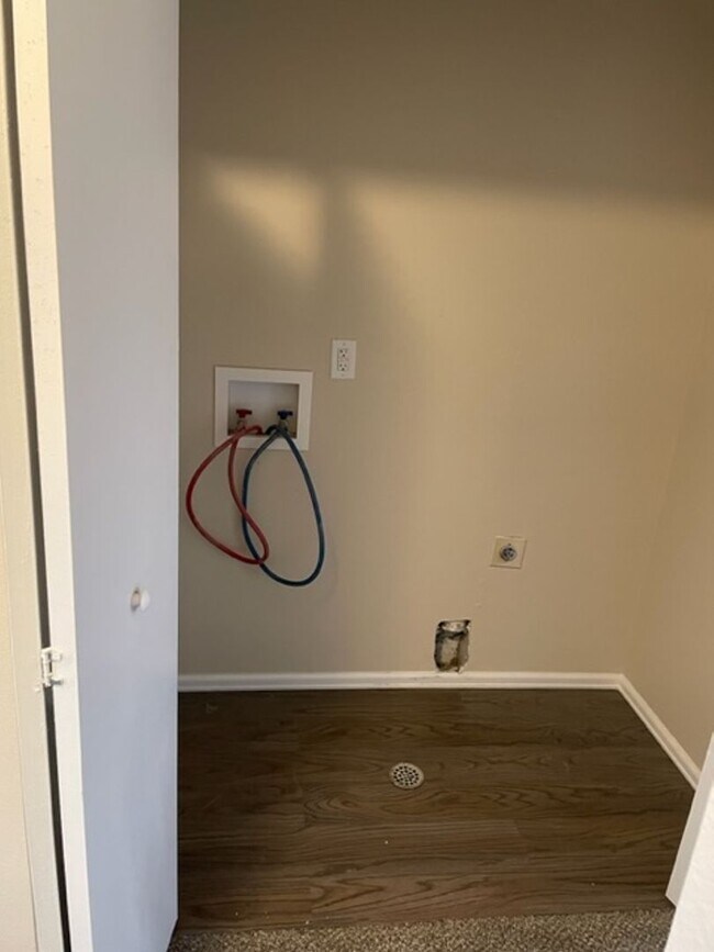 Building Photo - La Jolla 2BD Two-Story Townhome convenient...