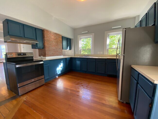 Kitchen - 86 Holden St