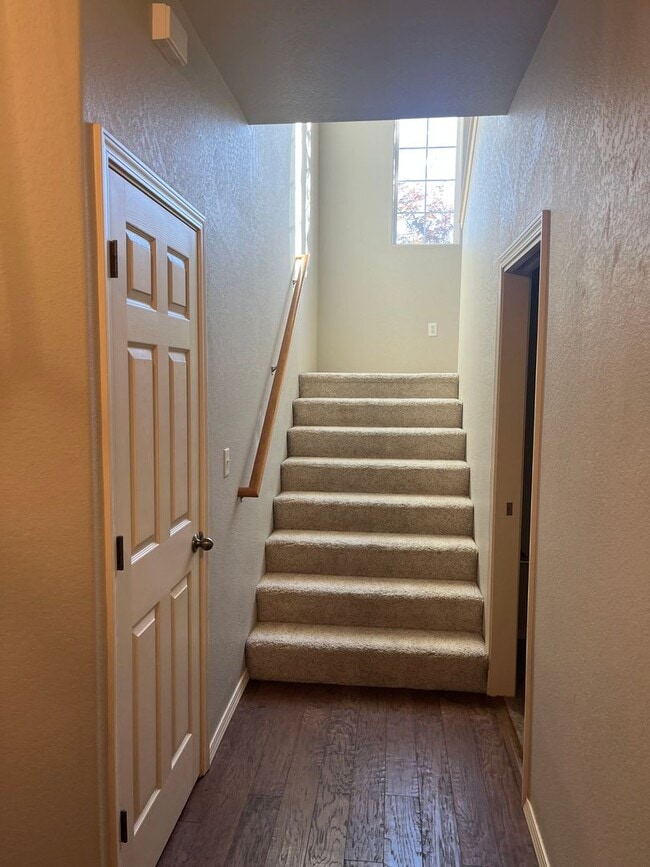 Building Photo - 2 Bedroom 2.5 Bath House