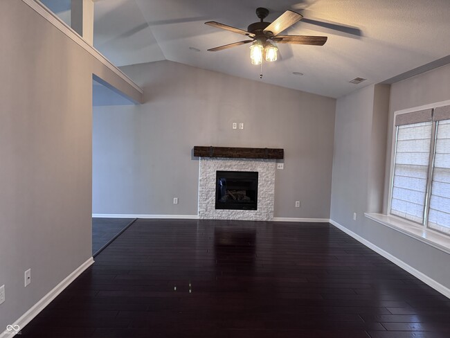 Building Photo - 1206 W Sheffield Dr