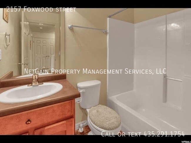 Building Photo - 2157 Foxwood St