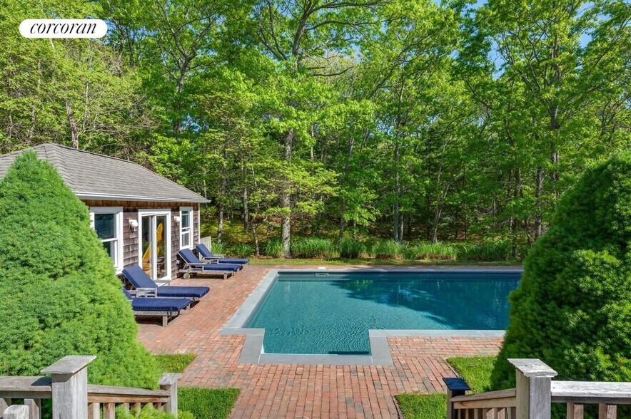 Primary Photo - 3 Hollow Tree Ln
