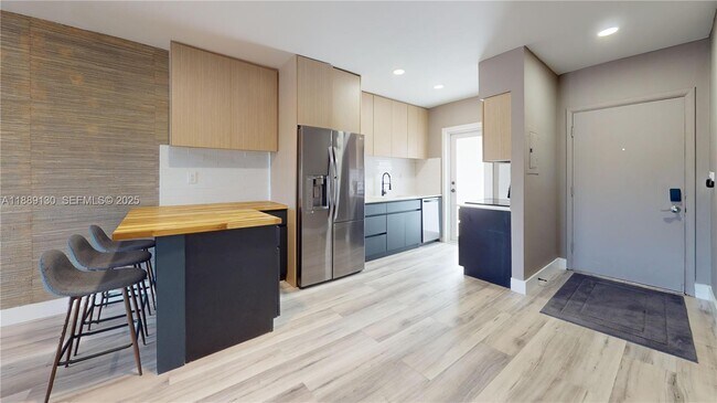 Building Photo - 13105 Ixora Ct