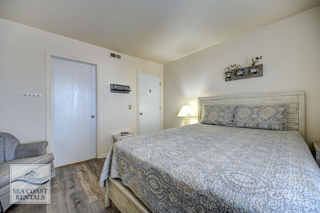 Building Photo - FURNISHED OFF-SEASON MONTHLY RENTAL NOW AVAILABLE