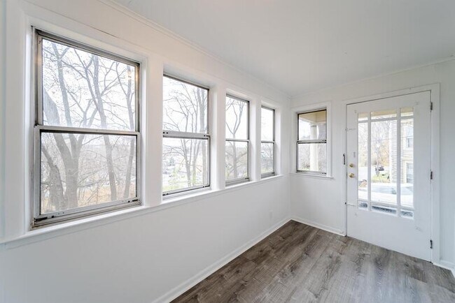 Building Photo - 11 Mann Ave