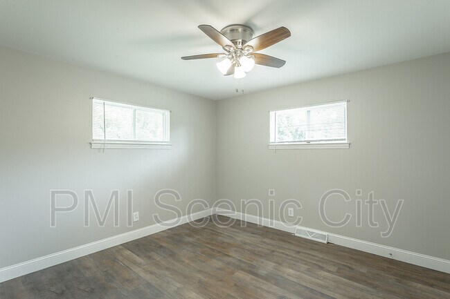 Building Photo - 1375 Orbit Dr