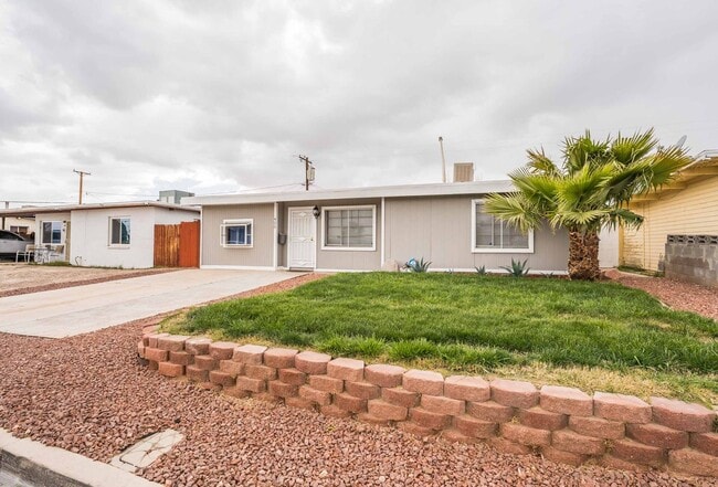 Building Photo - Modern Las Vegas Retreat with Stylish Indoor-Outdoor Living!