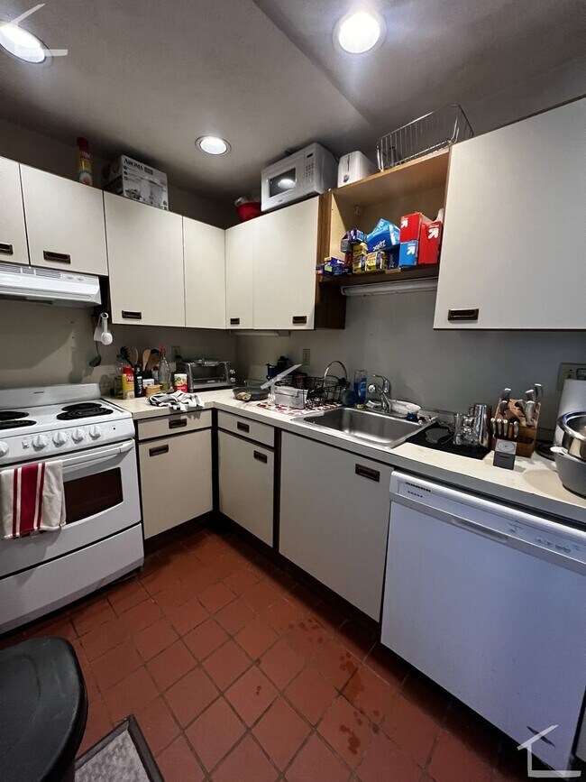 Building Photo - Two bed two bath in Fenway!!