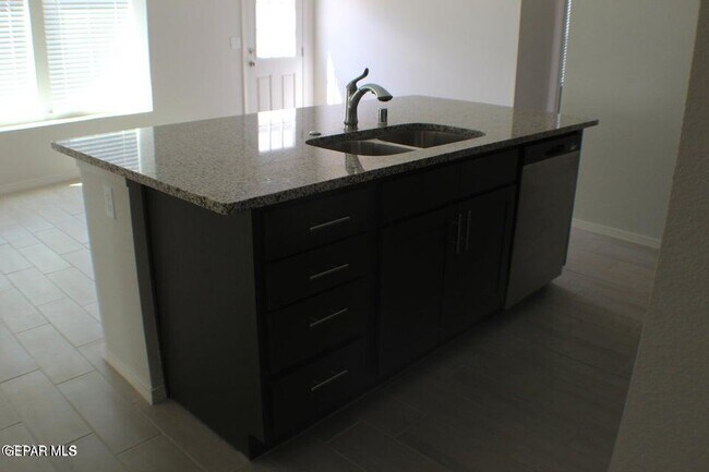 Building Photo - 7425 Norte Mesa Ln