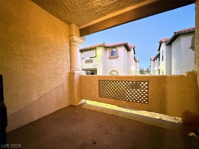 Building Photo - 1403 Santa Margarita St