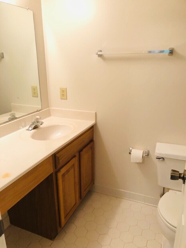 Building Photo - STAFFORD TOWNHOUSE - HANDY TO QUANTICO, SH...
