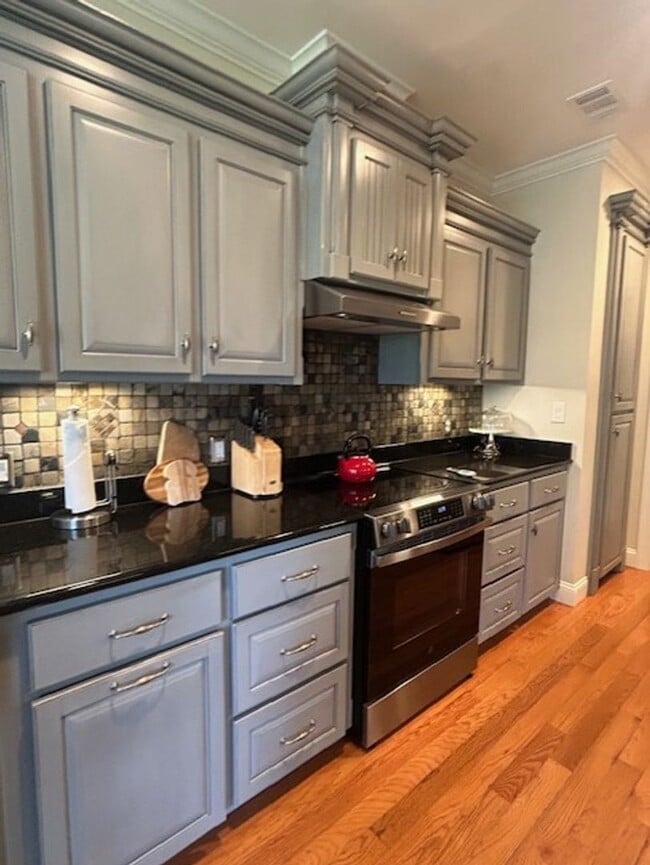 Building Photo - 411 Indigo