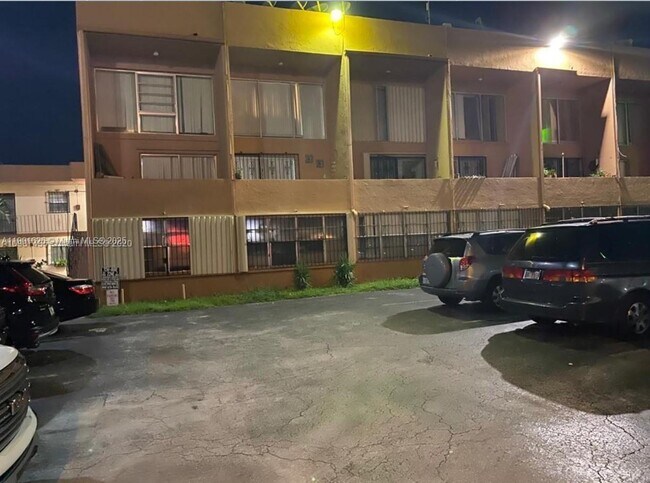 Primary Photo - 1305 W 46th St