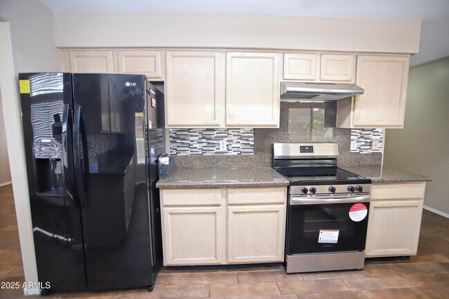 Building Photo - 842 N Naples Dr