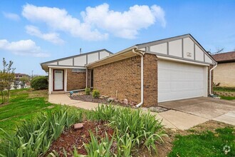 Building Photo - 2207 Jamestown Ln