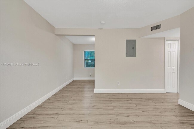Building Photo - 429 NW 9th Ave