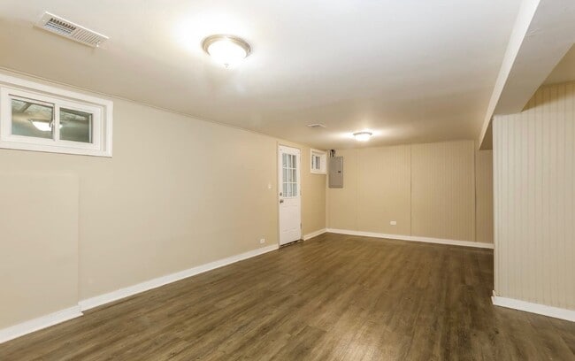 Building Photo - 1464 Deerfield Rd