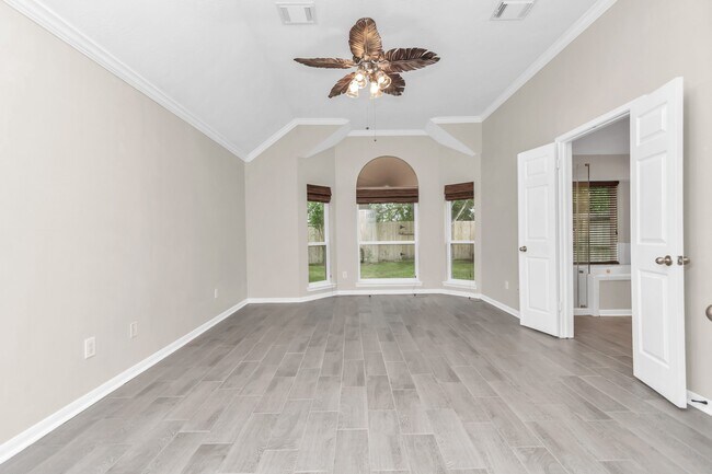 Building Photo - 1715 Parkview Ln