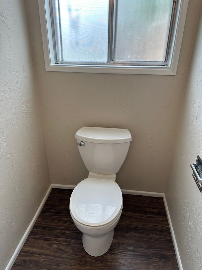 Building Photo - Unique 4 bed 1 1/2 bath duplex in Springfi...
