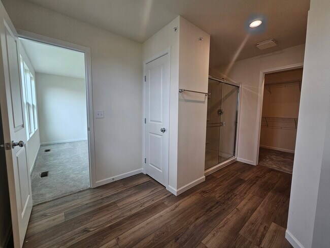 Building Photo - 5954 Hawkweed Dr