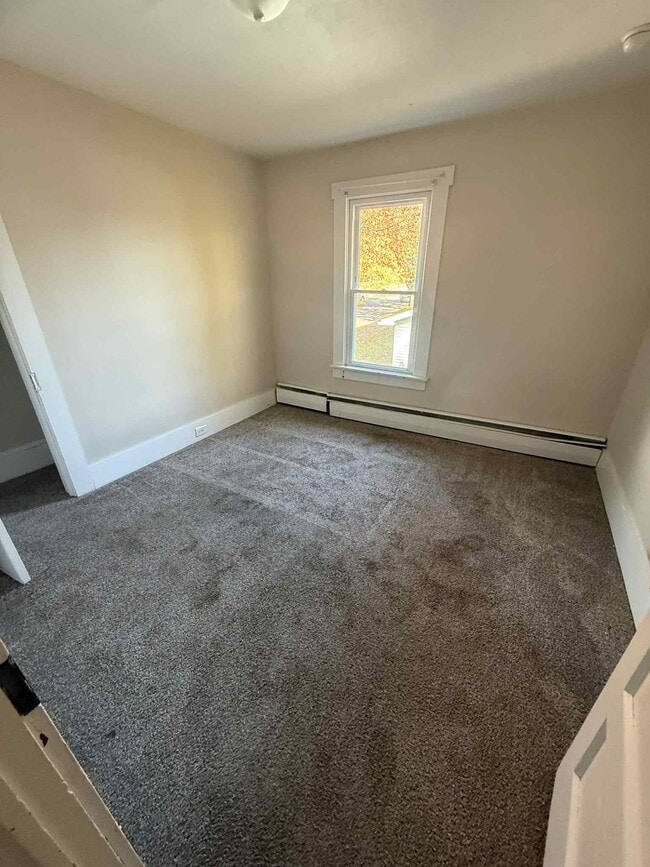 Building Photo - 522 E 4th St