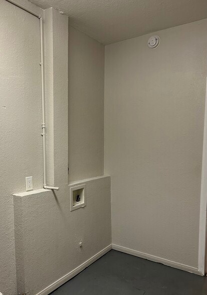 Building Photo - 5525 Bolivar St