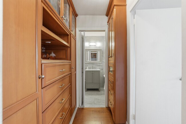 Building Photo - 6040 BLVD E