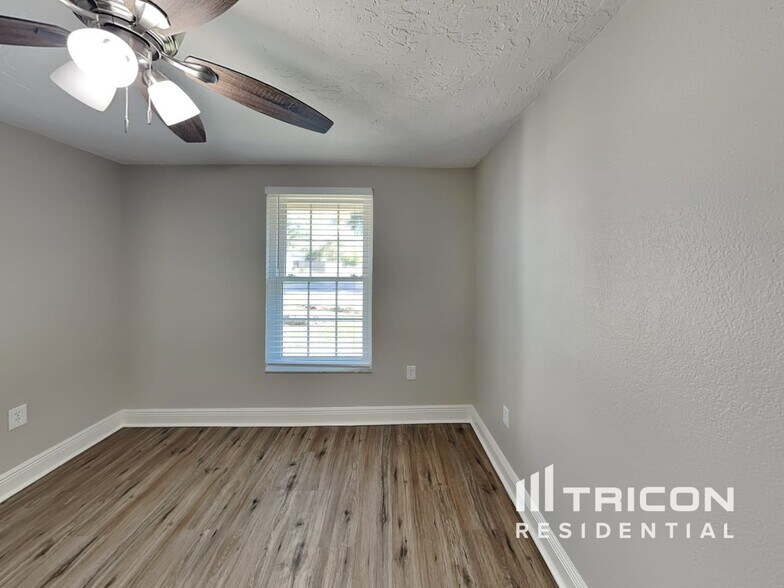 Building Photo - 5058 Silk Oak Dr