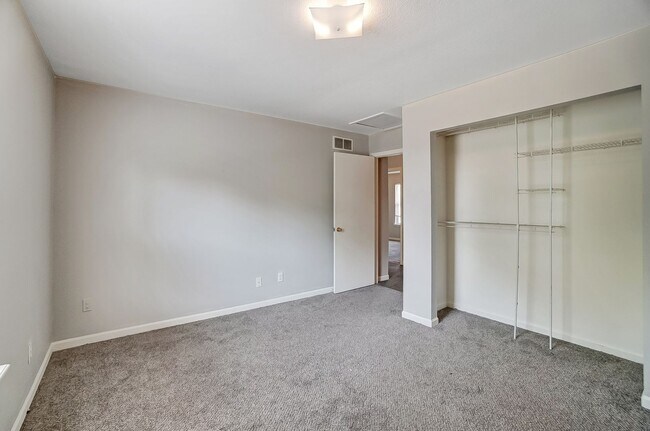 Building Photo - 3612 Willow Run Dr
