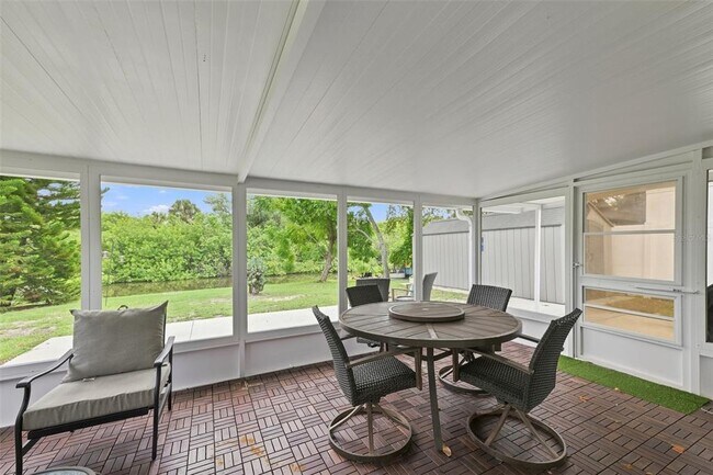 Building Photo - 128 Lookout Dr