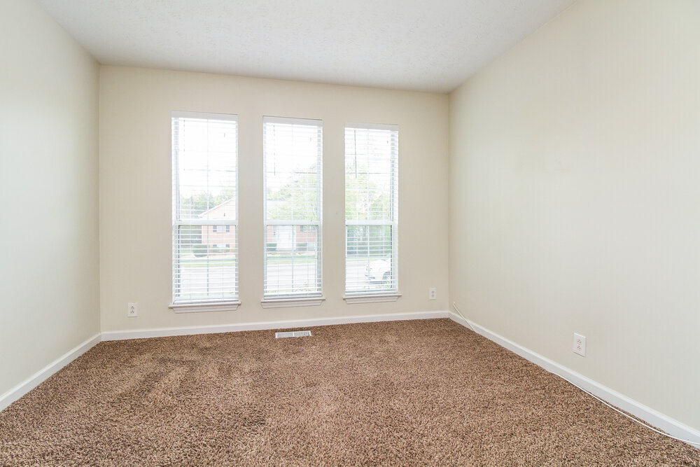 Building Photo - 2813 Louise Russell Dr