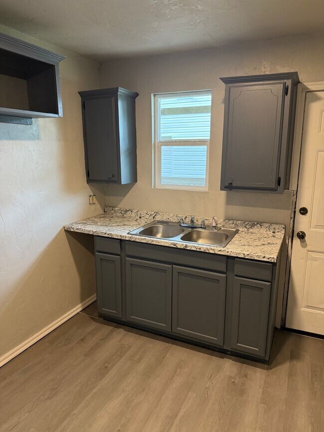 Building Photo - Cute Two bedroom home for rent
