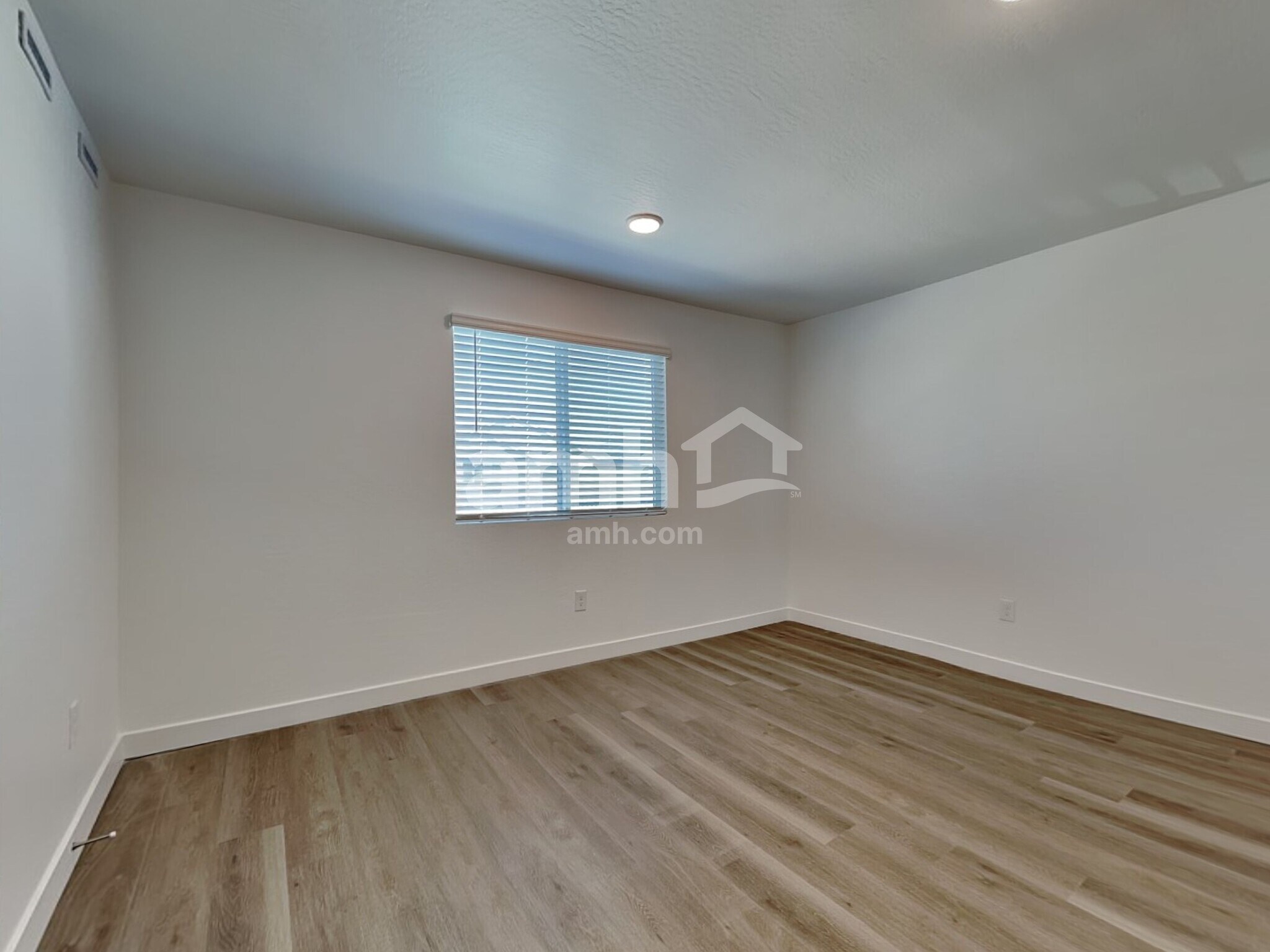 Building Photo - 9747 W Parkway Dr