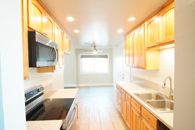 Building Photo - 1650 Archer Dr
