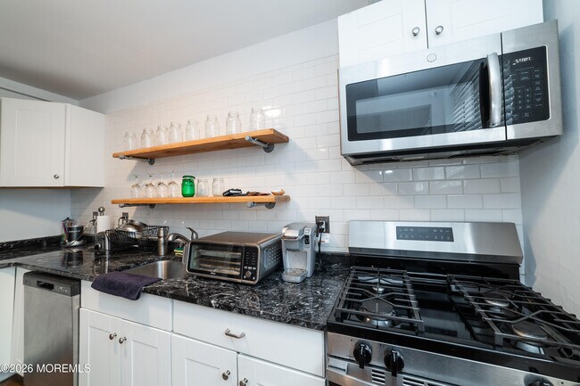 Building Photo - 293 Spring St