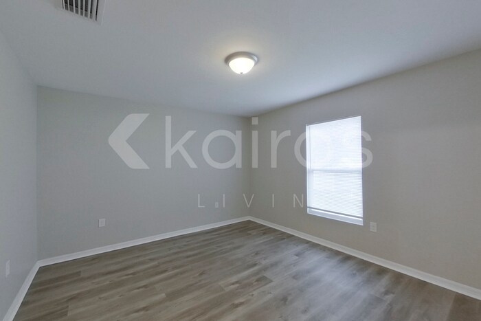 Building Photo - 315 NE 25th Terrace