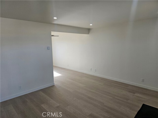 Building Photo - 554 E Hurst St