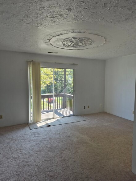 Living Rm. - 301 Lee Rd