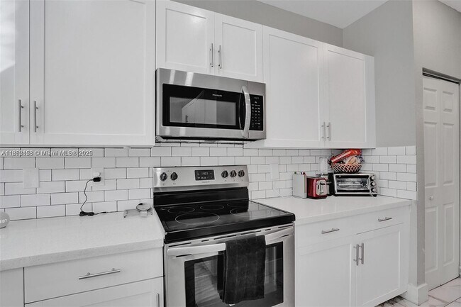 Building Photo - 268 NE 210th Way