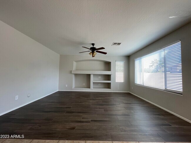 Building Photo - 3517 E Crescent Way