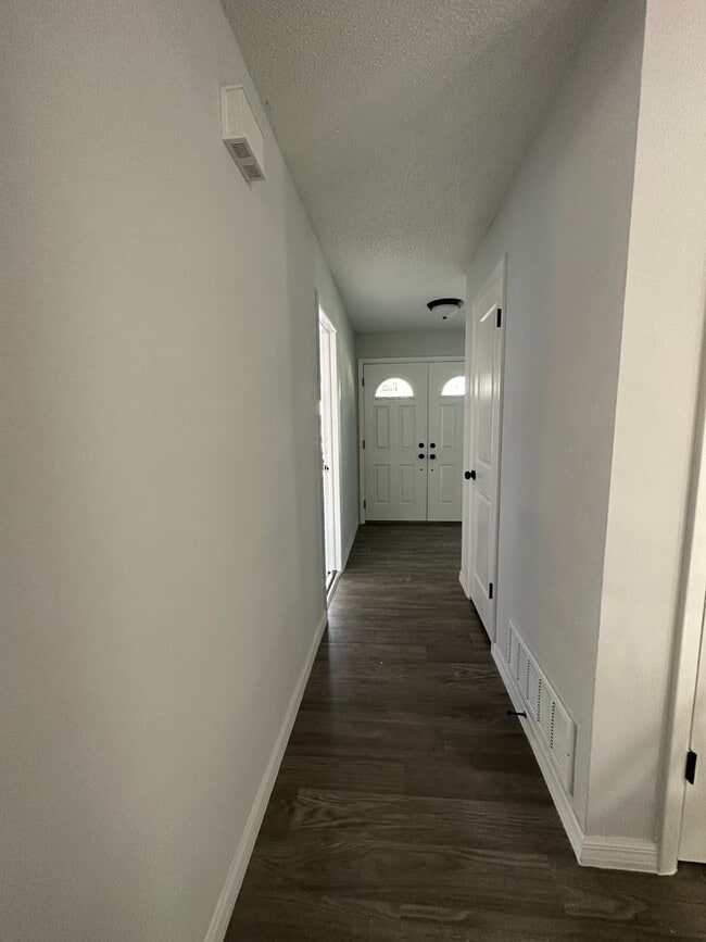 Building Photo - 4959 Tangerine Ave