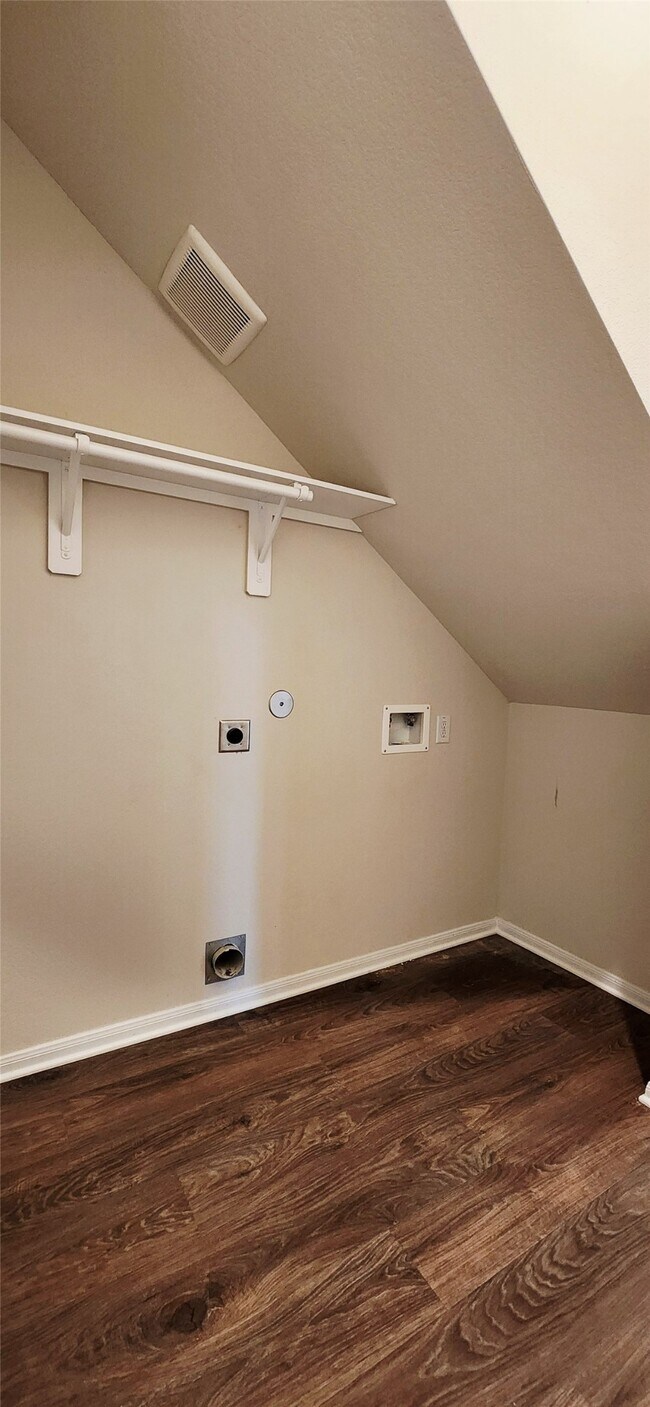 Building Photo - 422 Magnolia Ln