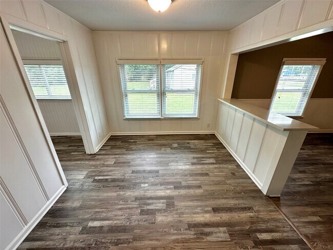 Building Photo - 318 Melton St