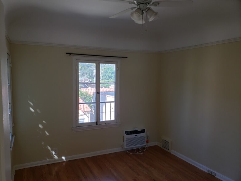 Building Photo - 2137 Vine St