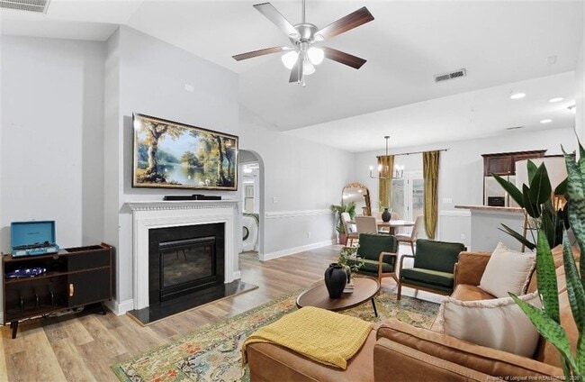 Building Photo - 601 Collinwood Dr