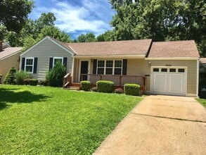Building Photo - 2 Bedroom 1 Bath House in Mission, Kansas