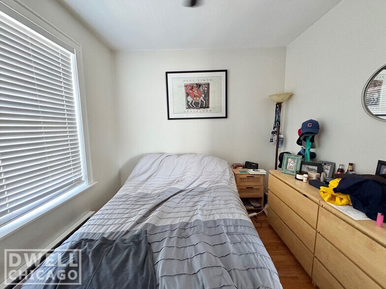 Building Photo - 4208 N Clark St