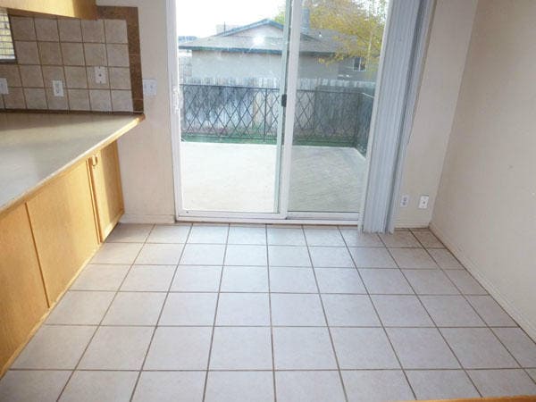 Building Photo - 4 bedroom home  - Dog Friendly!