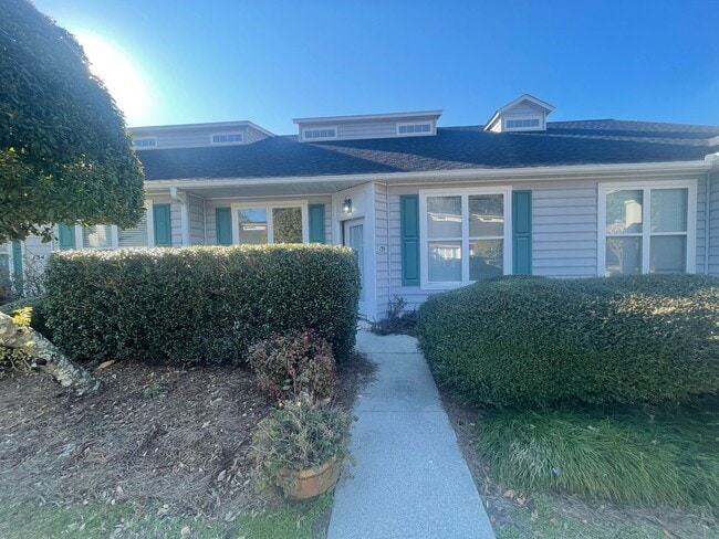 Building Photo - Greenway Village 2 Bedroom Townhome