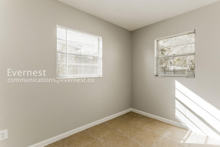 Building Photo - 1120 Constantine St